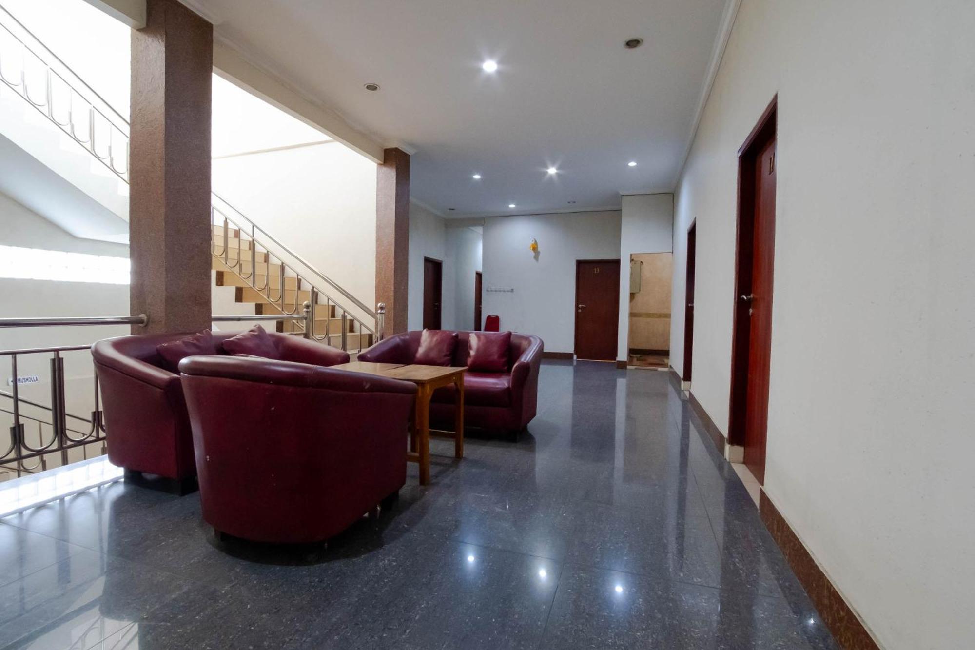 Nusa Indah Syariah Hotel Bandara By Abdihome Tangerang Bagian luar foto